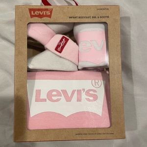 Levi’s baby girl gift pack